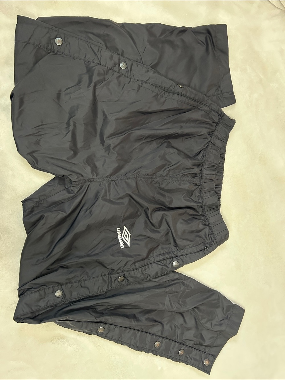 Umbro Snap Pants with zipper pockets and adjustable waist!!